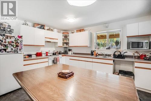 4131 Shasheen Road Road Lot# Lot B, Nelson, BC - Indoor Photo Showing Kitchen With Double Sink