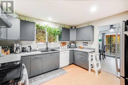 4131 Shasheen Road Road Lot# Lot B, Nelson, BC - Indoor Photo Showing Kitchen