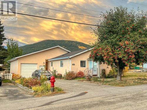 1220 Ash Street Street, Creston, BC - Outdoor