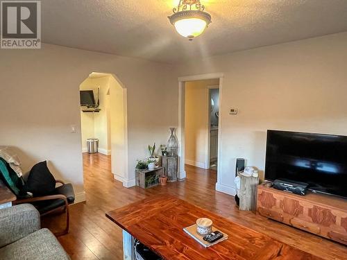 1220 Ash Street Street, Creston, BC - Indoor Photo Showing Living Room