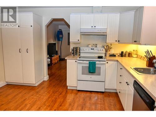 1220 Ash Street Street, Creston, BC - Indoor Photo Showing Kitchen