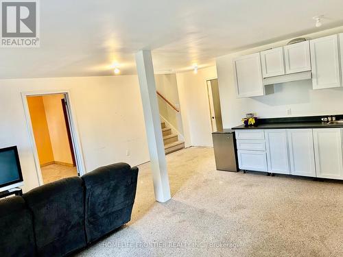 108 Ardagh Road, Barrie, ON - Indoor Photo Showing Kitchen