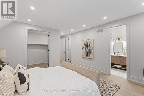 1080 Roosevelt Road, Mississauga, ON - Indoor Photo Showing Bedroom