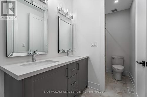 1080 Roosevelt Road, Mississauga, ON - Indoor Photo Showing Bathroom