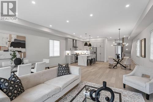 1080 Roosevelt Road, Mississauga, ON - Indoor Photo Showing Living Room