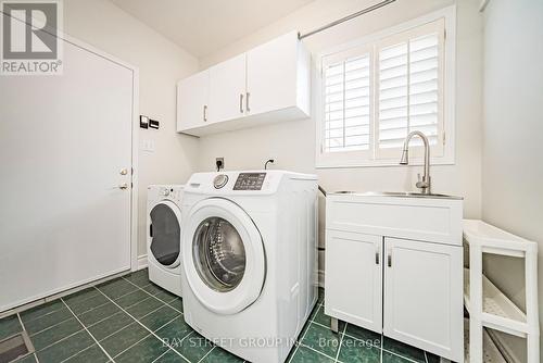 2912 Gardenview Crescent, Mississauga, ON - Indoor Photo Showing Laundry Room