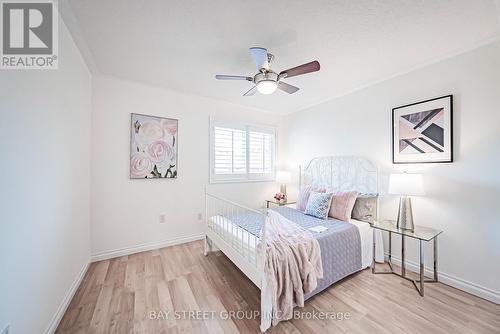 2912 Gardenview Crescent, Mississauga, ON - Indoor Photo Showing Bedroom