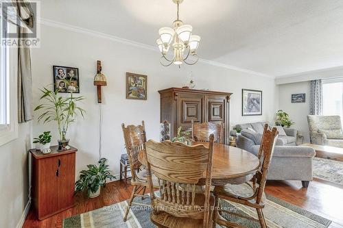 655 Cumberland Avenue, Burlington, ON - Indoor Photo Showing Dining Room