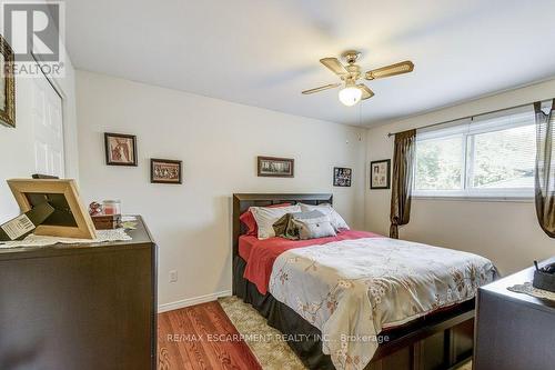 655 Cumberland Avenue, Burlington, ON - Indoor Photo Showing Bedroom