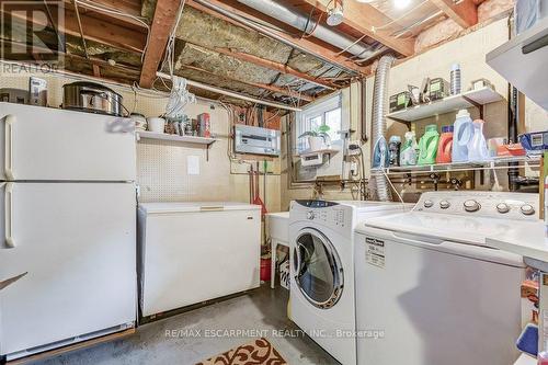 655 Cumberland Avenue, Burlington, ON - Indoor Photo Showing Laundry Room