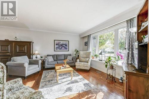 655 Cumberland Avenue, Burlington, ON - Indoor Photo Showing Living Room