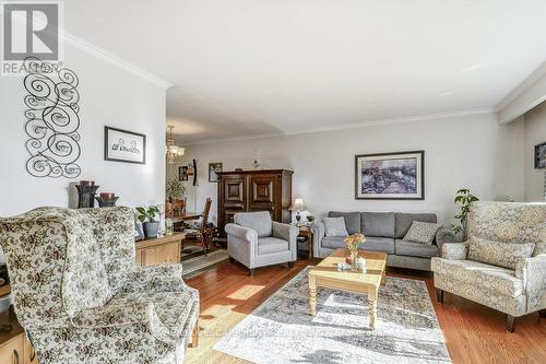 655 Cumberland Avenue, Burlington, ON - Indoor Photo Showing Living Room