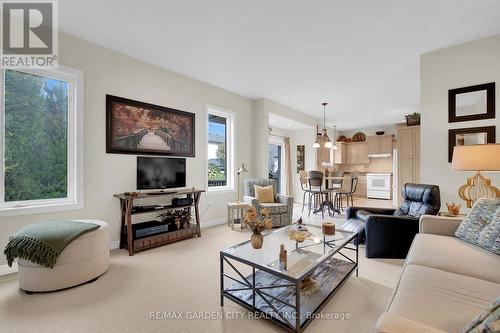 24 Jeanette Avenue, Grimsby, ON - Indoor Photo Showing Living Room