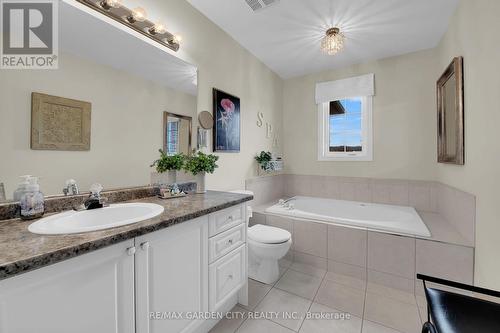 24 Jeanette Avenue, Grimsby, ON - Indoor Photo Showing Bathroom