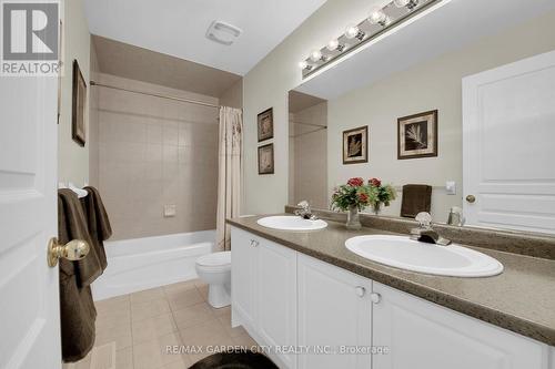 24 Jeanette Avenue, Grimsby, ON - Indoor Photo Showing Bathroom