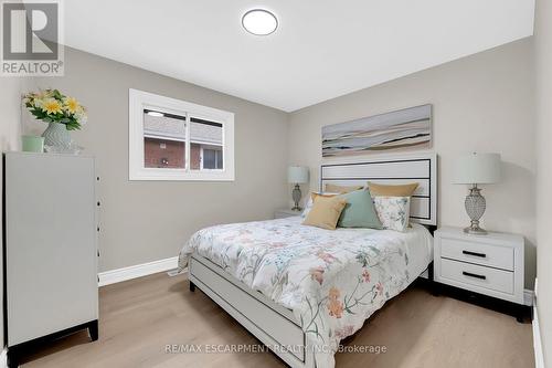 67 Glendee Road, Hamilton, ON - Indoor Photo Showing Bedroom