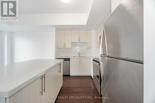 203 - 5279 Highway 7, Vaughan, ON - Indoor Photo Showing Kitchen