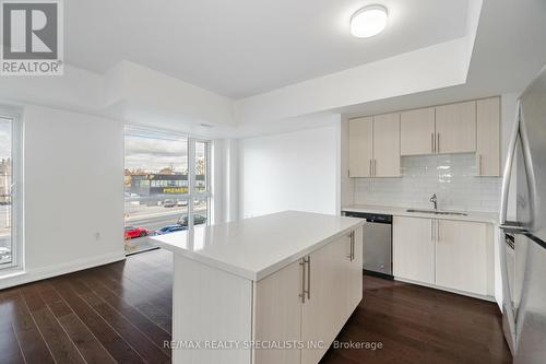 203 - 5279 Highway 7, Vaughan, ON - Indoor Photo Showing Kitchen