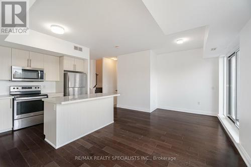 203 - 5279 Highway 7, Vaughan, ON - Indoor Photo Showing Kitchen