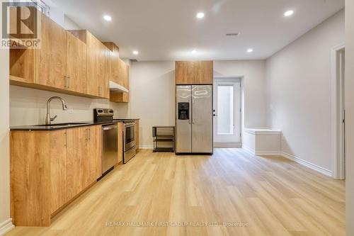 136 Milby Crescent, Bradford West Gwillimbury, ON - Indoor Photo Showing Kitchen