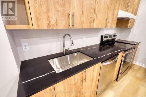 136 Milby Crescent, Bradford West Gwillimbury, ON - Indoor Photo Showing Kitchen