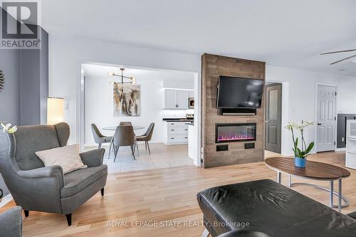 250 Fall Fair Way, Hamilton, ON - Indoor Photo Showing Living Room