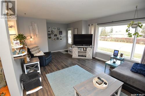 418 7Th Avenue W, Nipawin, SK - Indoor Photo Showing Living Room