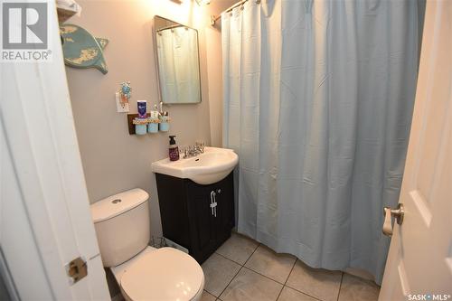 418 7Th Avenue W, Nipawin, SK - Indoor Photo Showing Bathroom