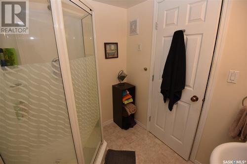 418 7Th Avenue W, Nipawin, SK - Indoor Photo Showing Bathroom