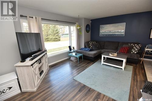 418 7Th Avenue W, Nipawin, SK - Indoor Photo Showing Living Room