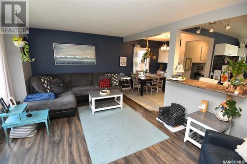 418 7Th Avenue W, Nipawin, SK - Indoor Photo Showing Living Room