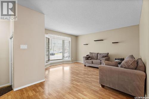 327 Kellough Road, Saskatoon, SK - Indoor Photo Showing Living Room