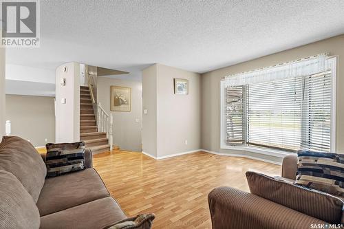 327 Kellough Road, Saskatoon, SK - Indoor Photo Showing Living Room