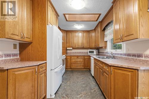 327 Kellough Road, Saskatoon, SK - Indoor Photo Showing Kitchen With Double Sink