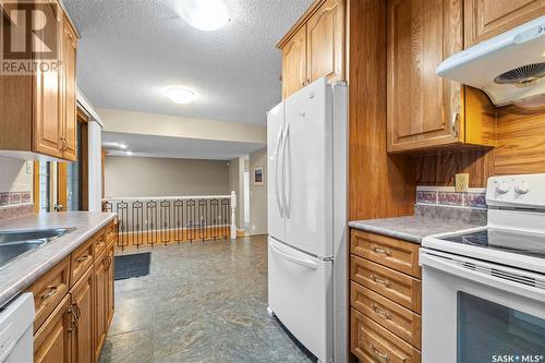 327 Kellough Road, Saskatoon, SK - Indoor Photo Showing Kitchen With Double Sink