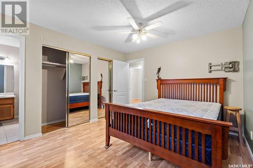 327 Kellough Road, Saskatoon, SK - Indoor Photo Showing Bedroom