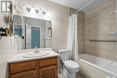 327 Kellough Road, Saskatoon, SK - Indoor Photo Showing Bathroom