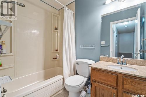 327 Kellough Road, Saskatoon, SK - Indoor Photo Showing Bathroom