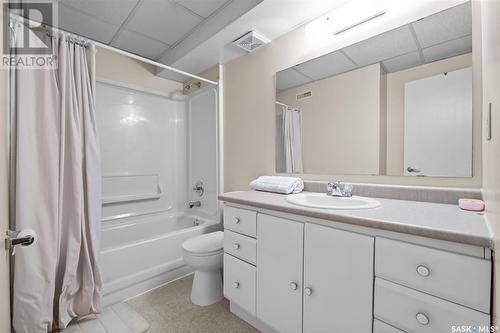 327 Kellough Road, Saskatoon, SK - Indoor Photo Showing Bathroom