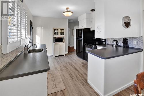 12 Mcaskill Crescent, Saskatoon, SK - Indoor Photo Showing Kitchen