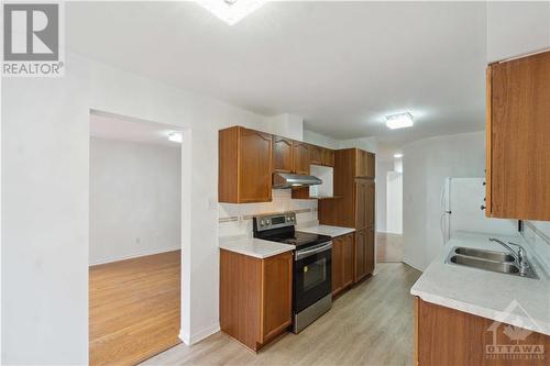 144 Carwood Circle, Ottawa, ON - Indoor Photo Showing Kitchen With Double Sink