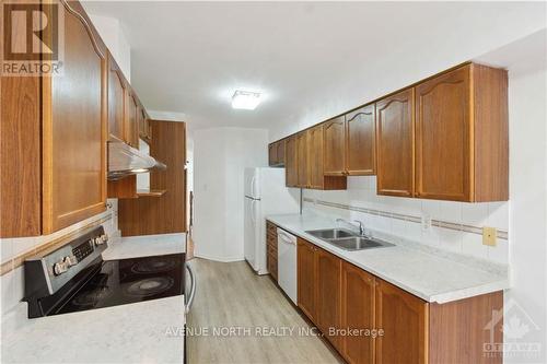 144 Carwood Circle, Ottawa, ON - Indoor Photo Showing Kitchen With Double Sink