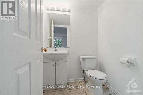 144 Carwood Circle, Ottawa, ON - Indoor Photo Showing Bathroom