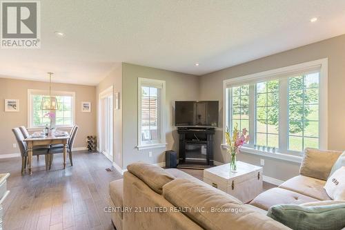 140 - 301 Carnegie Avenue, Peterborough (Northcrest), ON - Indoor Photo Showing Living Room