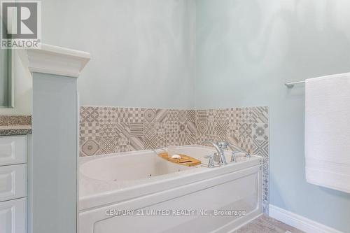 140 - 301 Carnegie Avenue, Peterborough (Northcrest), ON - Indoor Photo Showing Bathroom