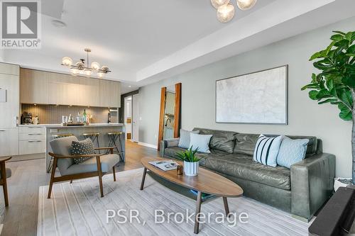 1001 - 501 Adelaide Street W, Toronto, ON - Indoor Photo Showing Living Room