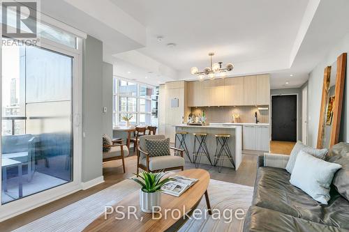 1001 - 501 Adelaide Street W, Toronto, ON - Indoor Photo Showing Living Room