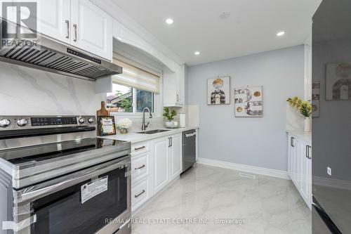 46 Wilton Drive, Brampton, ON - Indoor Photo Showing Kitchen