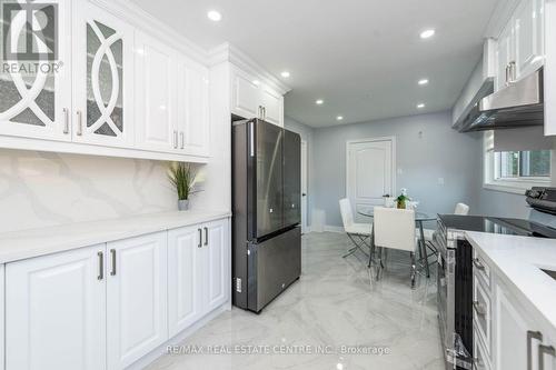 46 Wilton Drive, Brampton, ON - Indoor Photo Showing Kitchen