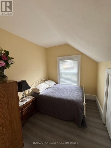 240 Freelton Road E, Hamilton, ON - Indoor Photo Showing Bedroom